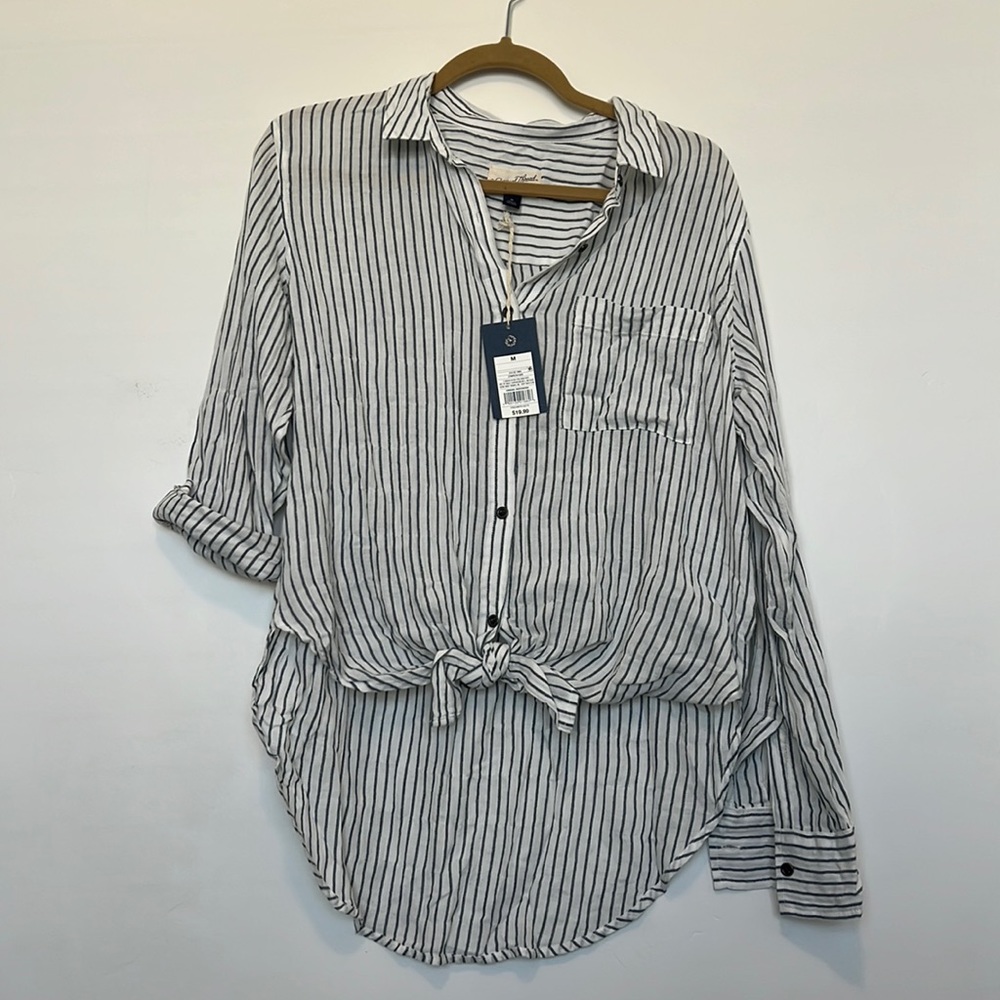 Fun target button down! Amazing as a swimsuit cover up! Or to be dressed up!